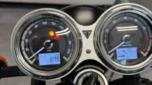Triumph Bonneville T120 Gold Line Edition (2022 - 23)  (7)