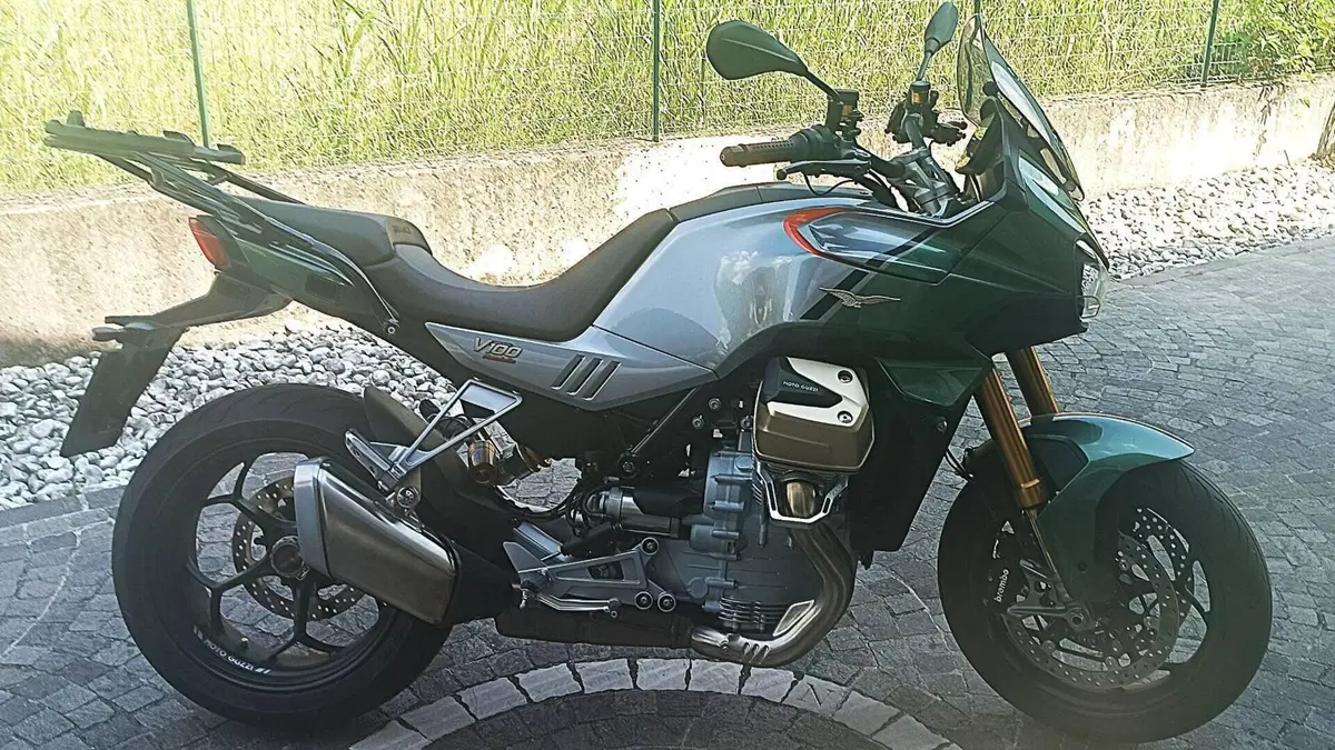 Moto Guzzi V100 Mandello S (2022 - 24) 