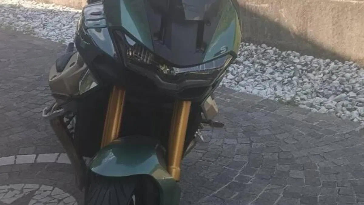 Moto Guzzi V100 Mandello S (2022 - 24)  (2)
