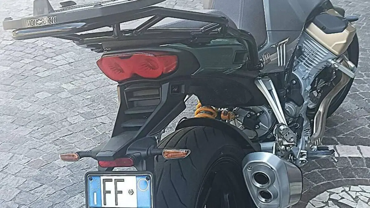Moto Guzzi V100 Mandello S (2022 - 24)  (3)