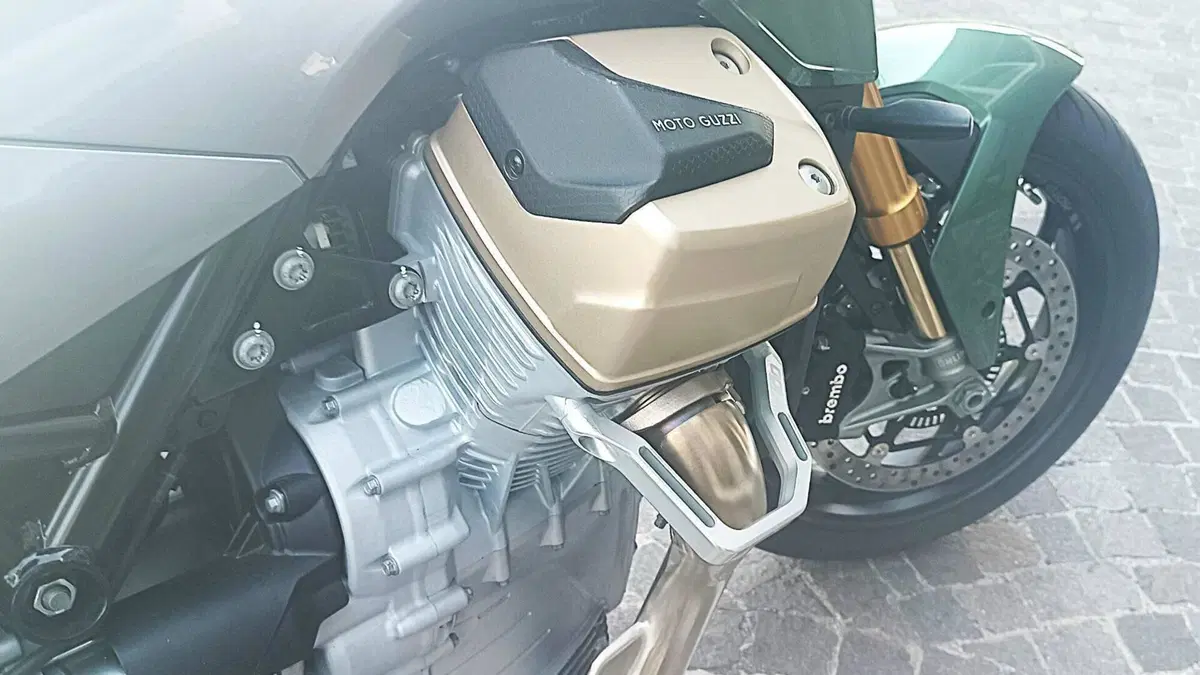 Moto Guzzi V100 Mandello S (2022 - 24)  (4)