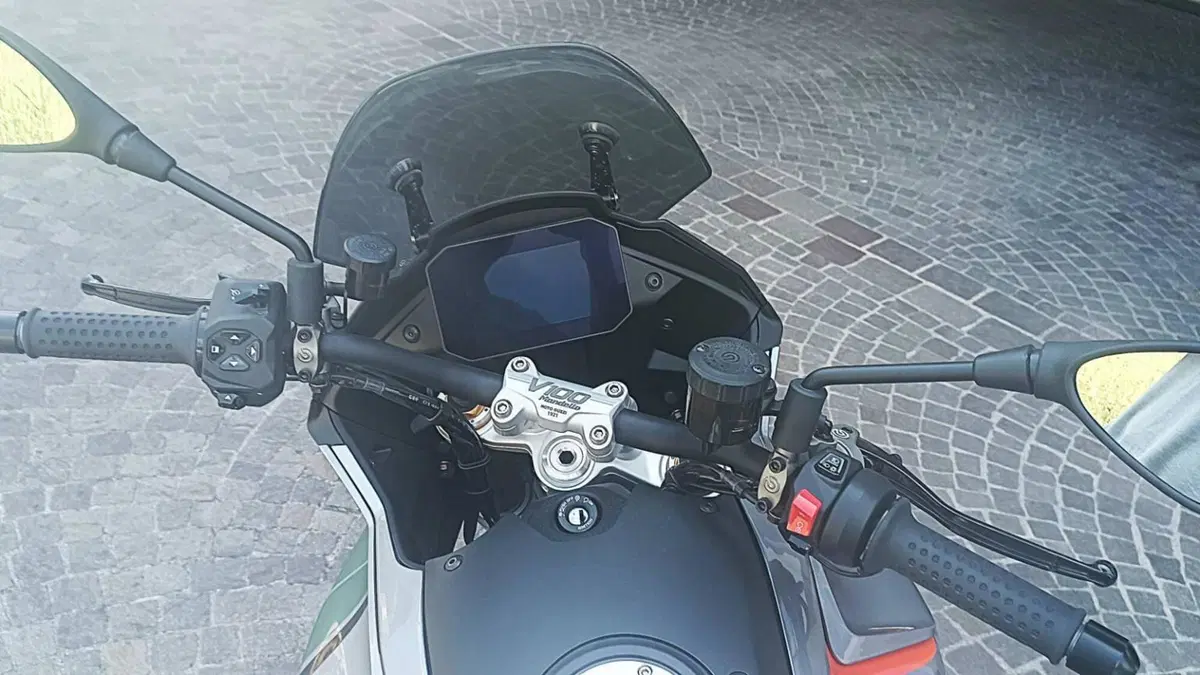 Moto Guzzi V100 Mandello S (2022 - 24)  (5)