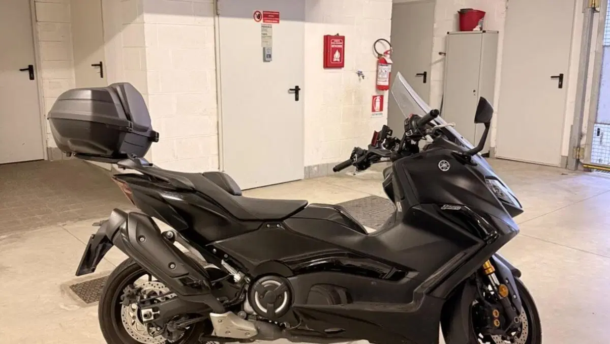 Yamaha T-Max 560 Tech Max (2022 - 24)  (2)