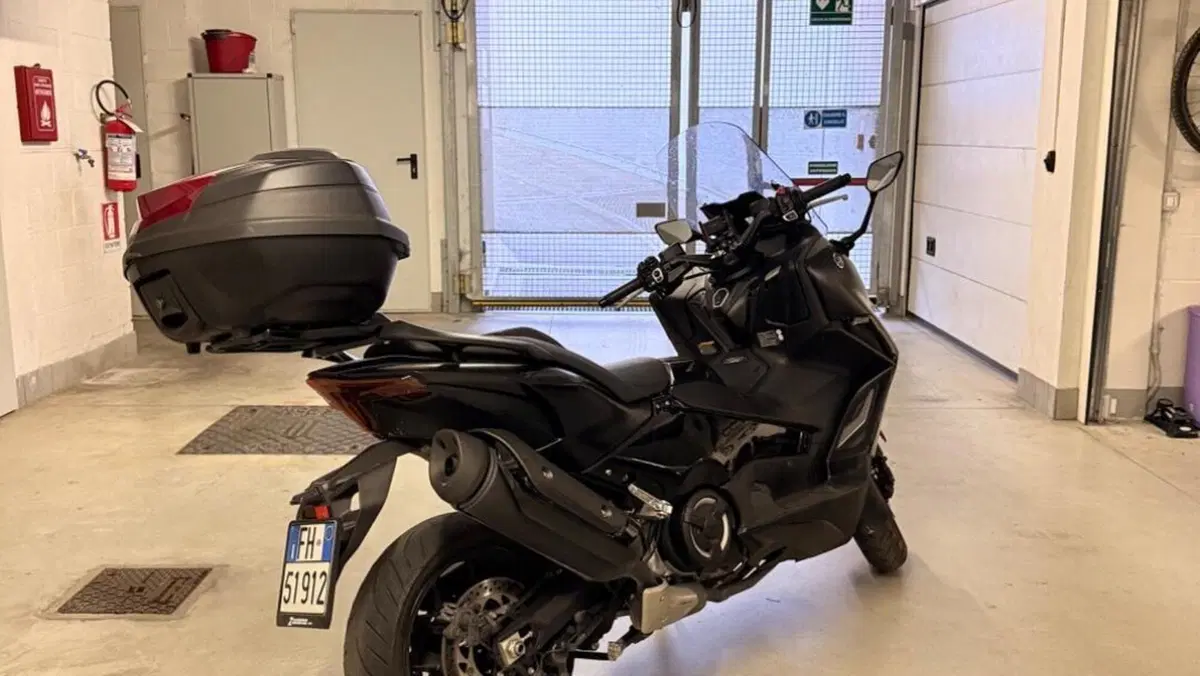 Yamaha T-Max 560 Tech Max (2022 - 24)  (3)