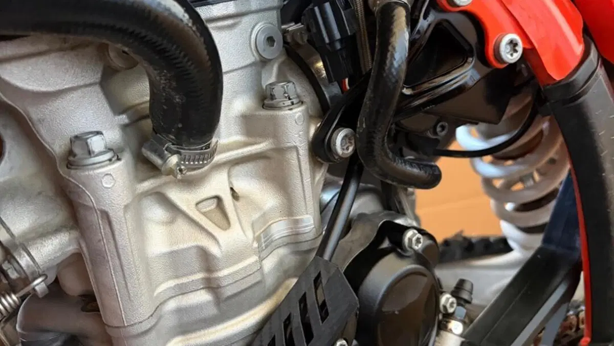 KTM 250 EXC-F Six Days (2025)  (10)