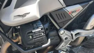 Moto Guzzi V85 TT Travel (2021 - 23) 
