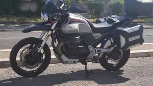 Moto Guzzi V85 TT Travel (2021 - 23)  (2)