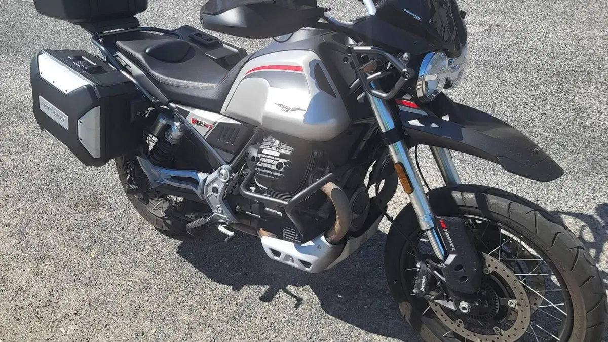 Moto Guzzi V85 TT Travel (2021 - 23)  (4)