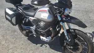 Moto Guzzi V85 TT Travel (2021 - 23)  (4)