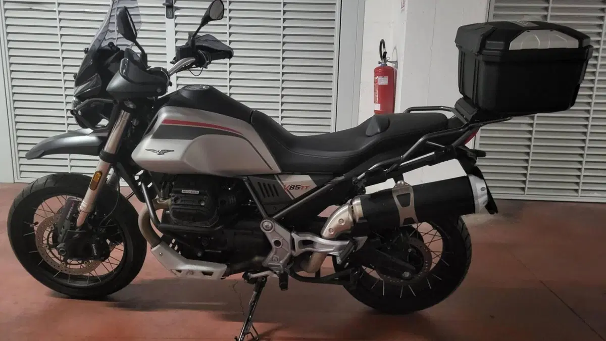 Moto Guzzi V85 TT Travel (2021 - 23)  (6)