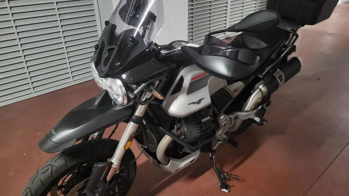 Moto Guzzi V85 TT Travel (2021 - 23)  (7)