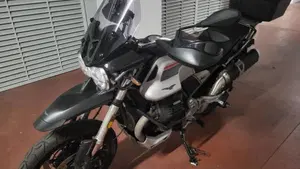 Moto Guzzi V85 TT Travel (2021 - 23)  (7)