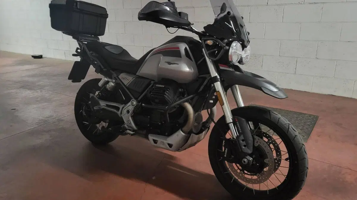 Moto Guzzi V85 TT Travel (2021 - 23)  (8)