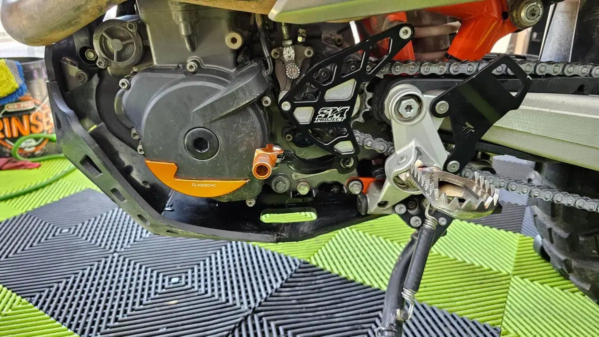 KTM 690 Enduro R (2022 - 25)  (5)