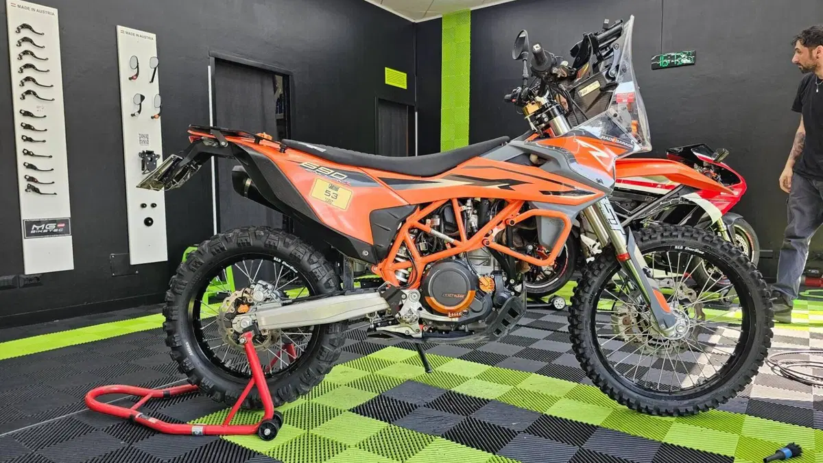 KTM 690 Enduro R (2022 - 25)  (2)