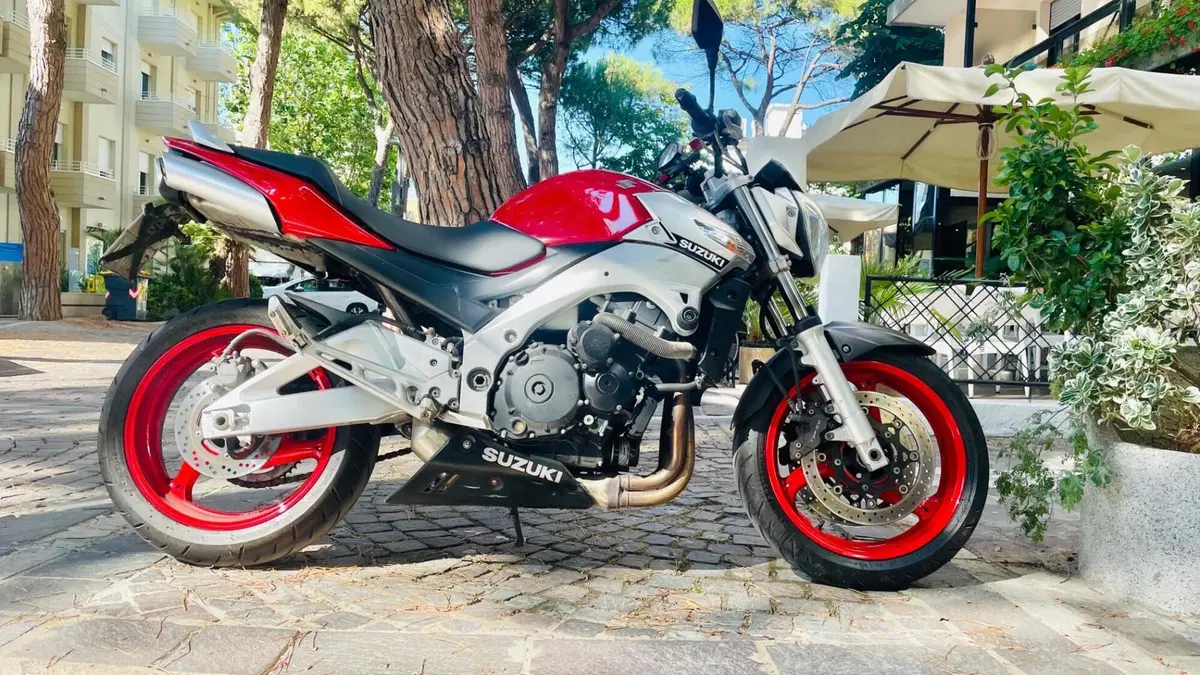 Suzuki GSR 600 (2006 - 11)  (7)
