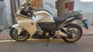 Honda VFR 1200 F ABS (2009 - 16)  (3)