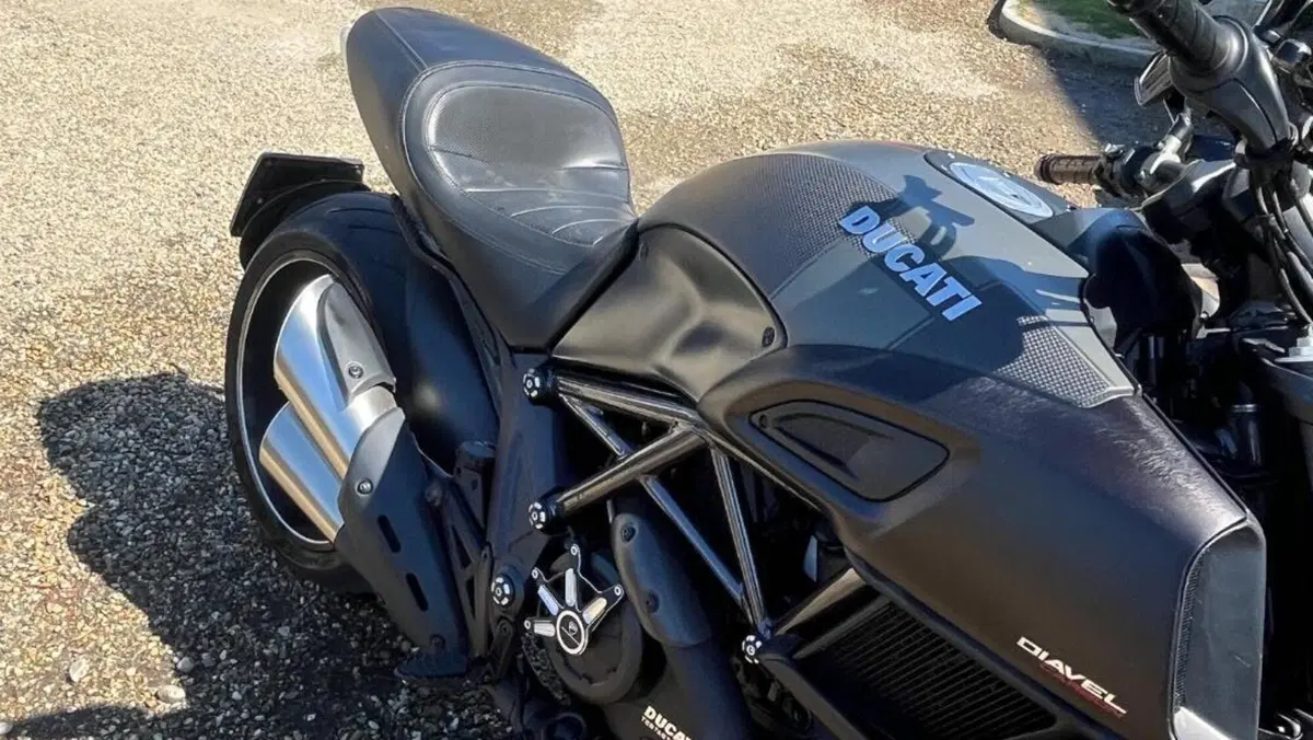 Ducati Diavel 1200 Carbon (2014 - 16)  (2)