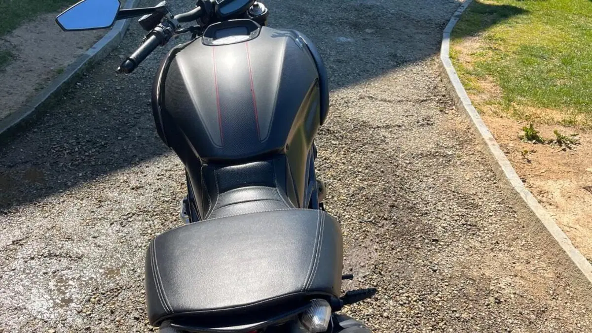 Ducati Diavel 1200 Carbon (2014 - 16)  (3)