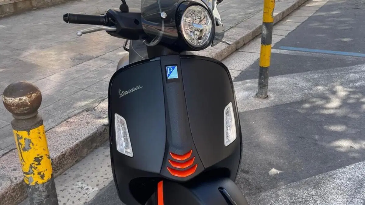 Vespa GTS 300 Super Sport (2023 - 24)  (2)