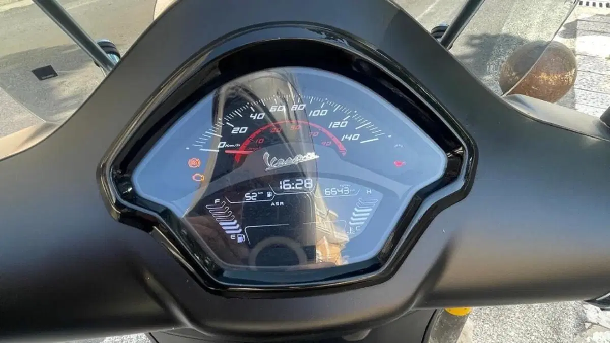 Vespa GTS 300 Super Sport (2023 - 24)  (3)