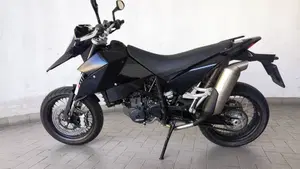 KTM 690 Supermoto  (2)