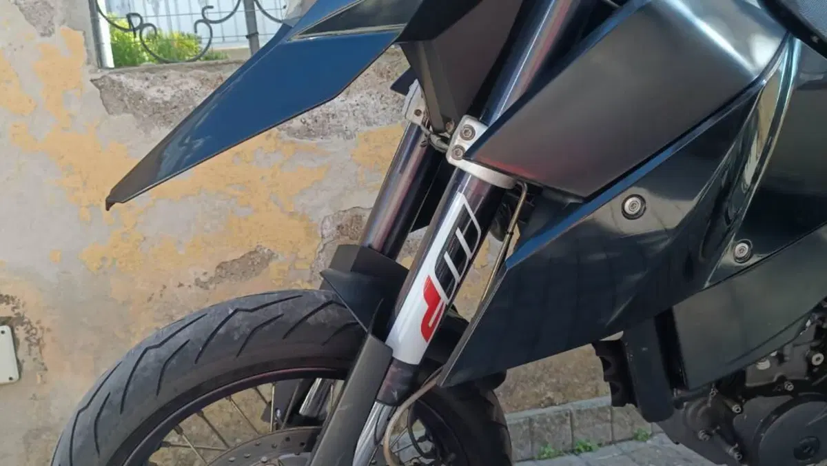 KTM 690 Supermoto  (3)