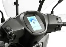 QJ presenta SQ350, lo scooter a ruote alte da 29 cavalli con Dash-Cam