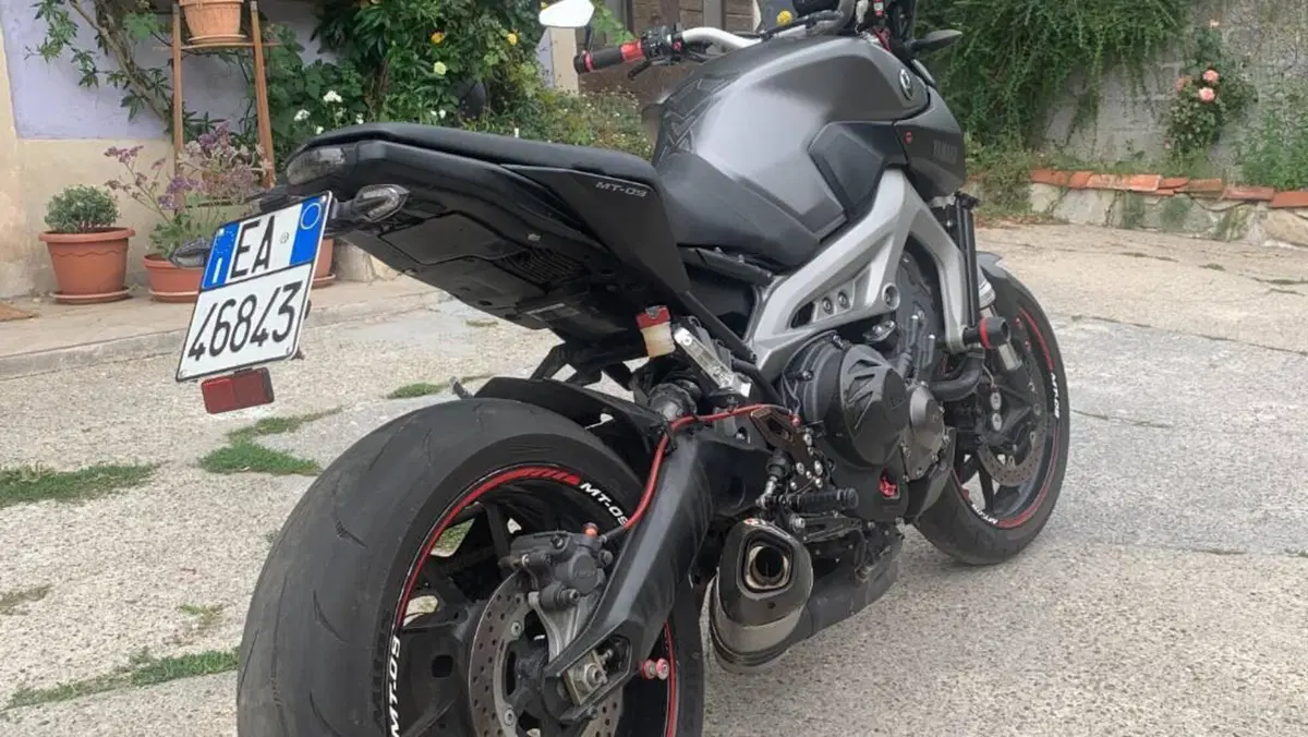 Yamaha MT-09 (2013 - 15)  (3)