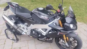 Aprilia Tuono V4 Factory (2019 - 20)  (14)