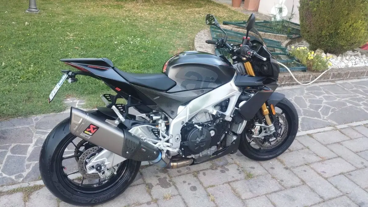 Aprilia Tuono V4 Factory (2019 - 20)  (15)