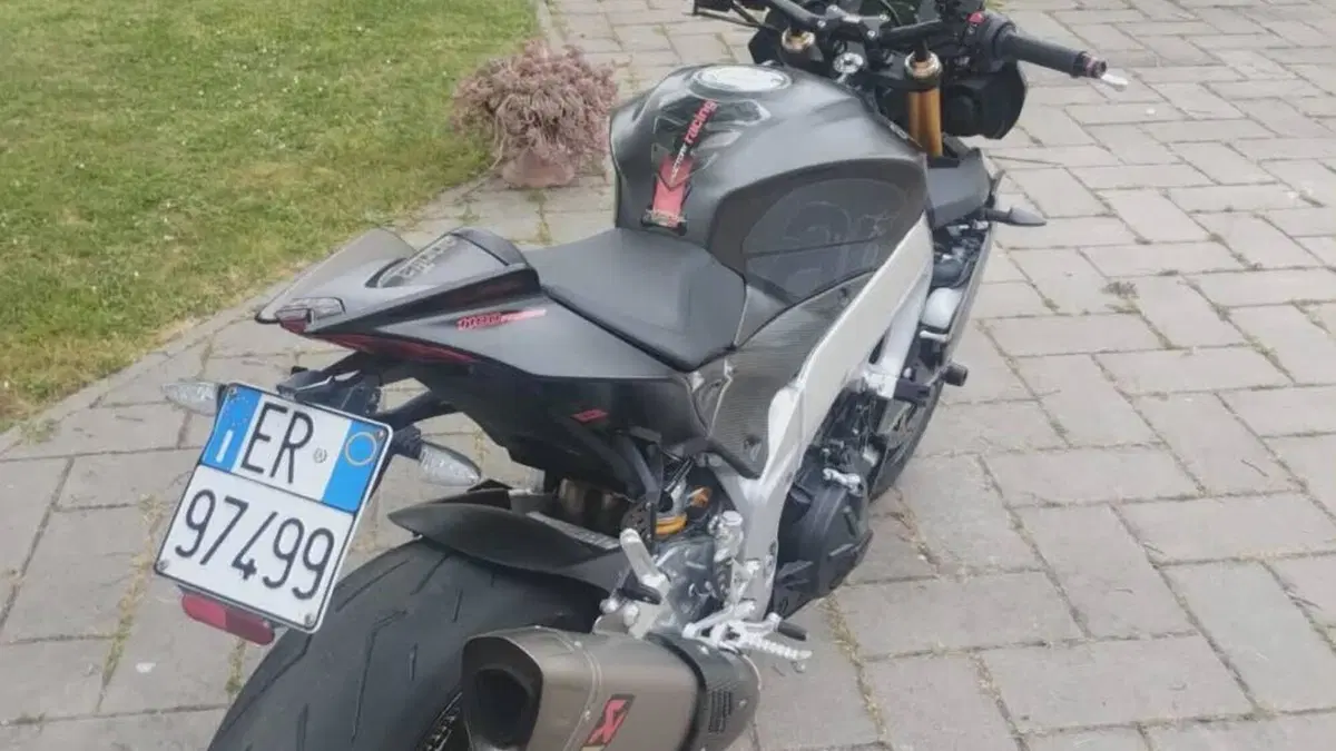 Aprilia Tuono V4 Factory (2019 - 20)  (16)