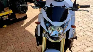 Suzuki GSR 750 (2010 - 15)  (2)