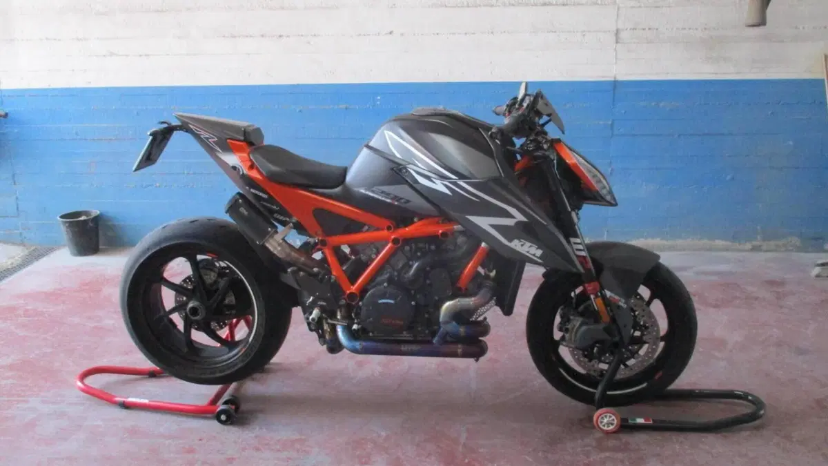 KTM 1290 Super Duke RR (2023) 