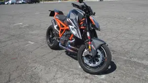 KTM 1290 Super Duke RR (2023)  (4)