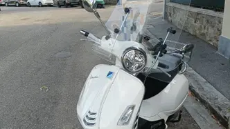 Vespa GTS 300 Hpe (2019) usata