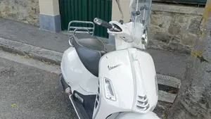 Vespa GTS 300 Hpe (2019)  (6)