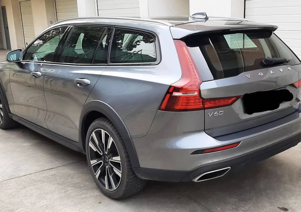 Volvo V60 Cross Country D4 AWD Geartronic Business Pro (4)