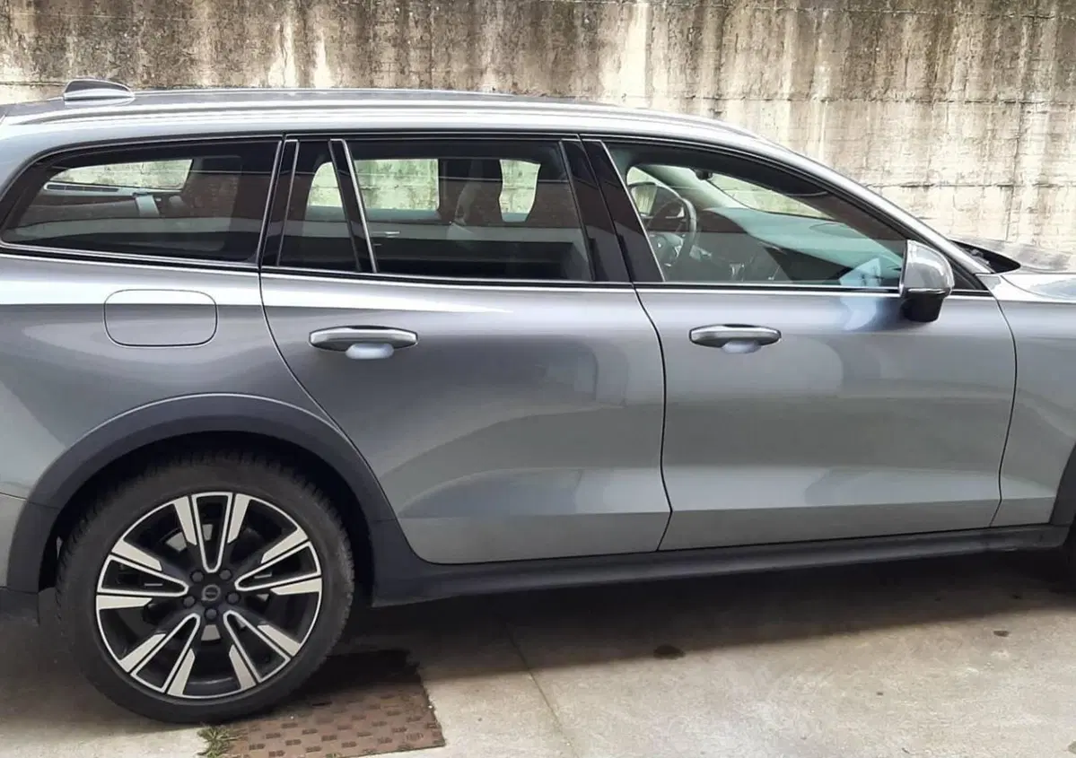 Volvo V60 Cross Country D4 AWD Geartronic Business Pro (6)