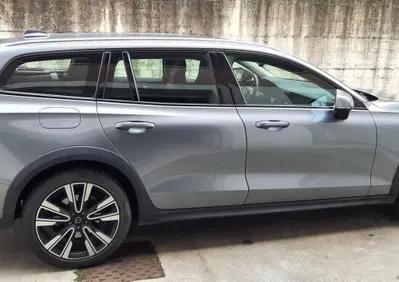 Volvo V60 Cross Country D4 AWD Geartronic Business Pro (6)