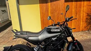 Husqvarna Svartpilen 401 (2021 - 23)  (4)