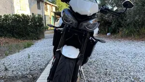 Triumph Street Triple 765 R (2023 - 26)  (2)