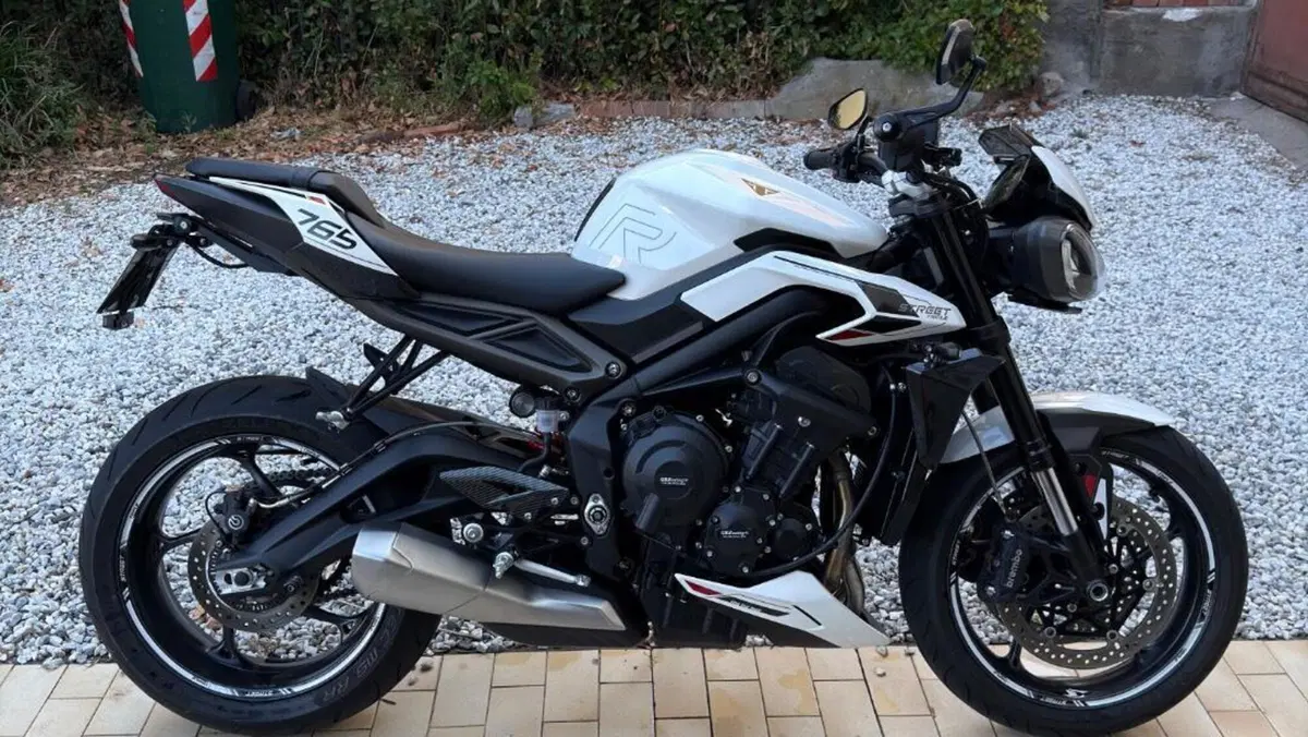 Triumph Street Triple 765 R (2023 - 26)  (5)
