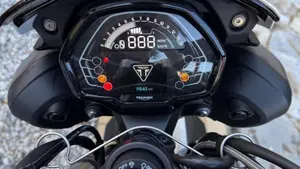 Triumph Street Triple 765 R (2023 - 26)  (6)