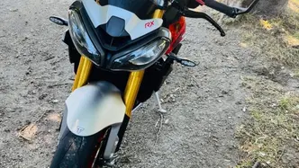 Triumph Street Triple 765 RX (2026) usata