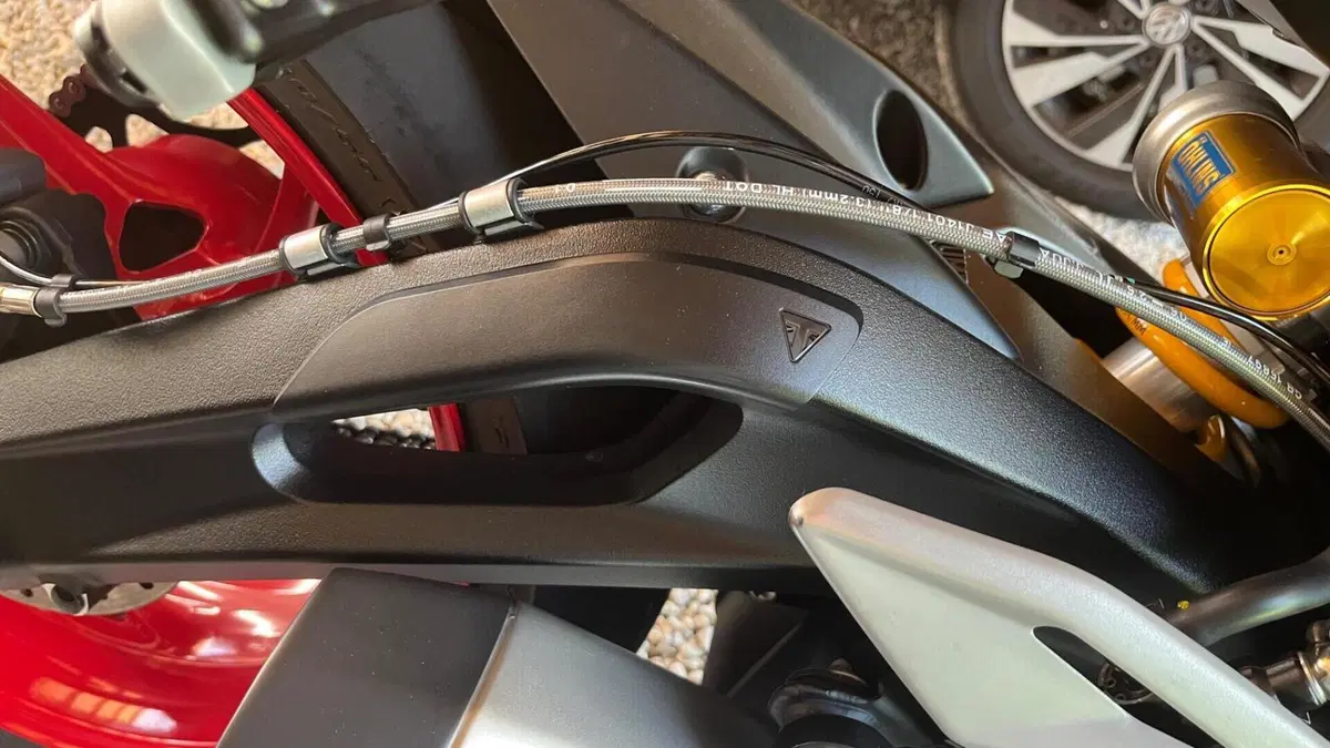 Triumph Street Triple 765 RX (2026)  (3)