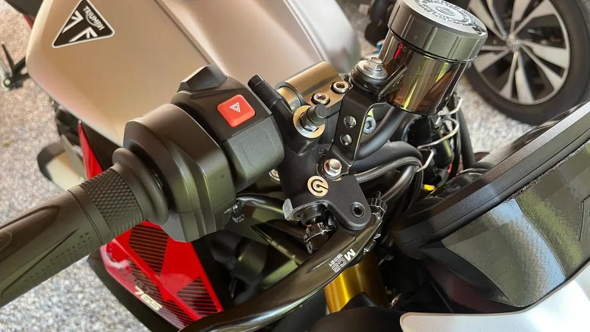 Triumph Street Triple 765 RX (2026)  (5)