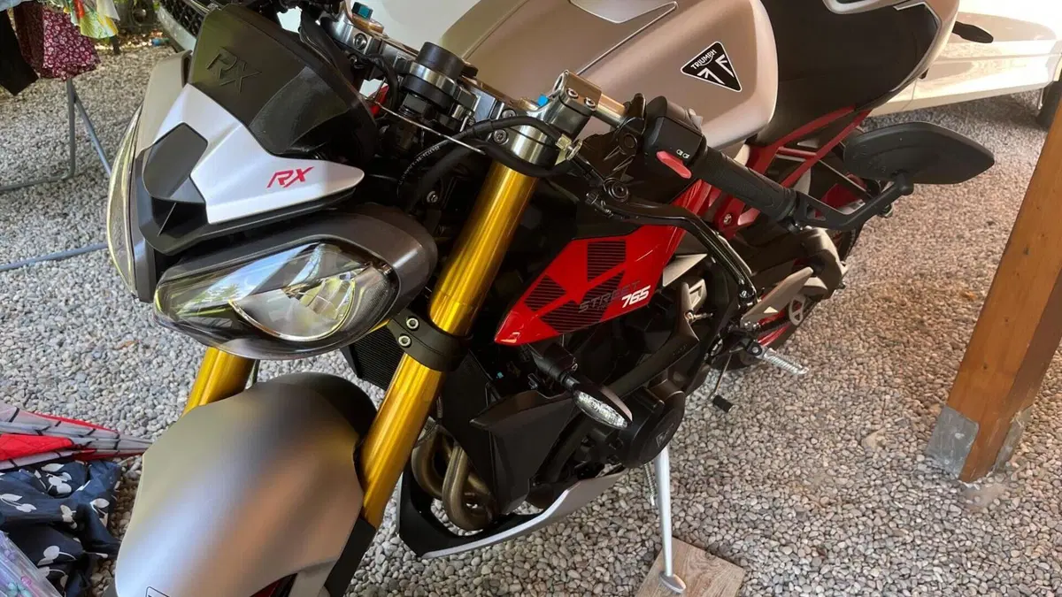 Triumph Street Triple 765 RX (2026)  (8)