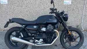 Moto Guzzi V7 Stone (2021 - 24) 