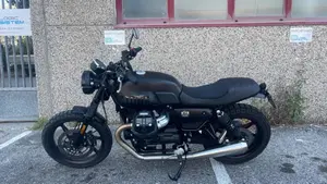 Moto Guzzi V7 Stone (2021 - 24)  (2)